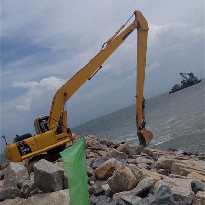 淄博周边特种长臂挖掘机租赁，助力河道清理与鱼塘填充