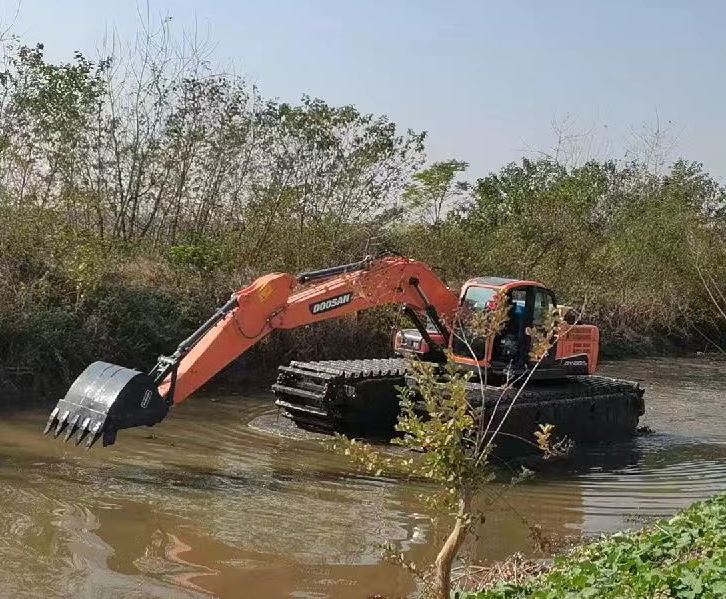 湖州水上漂挖机出租价格解析及特种设备租赁指南